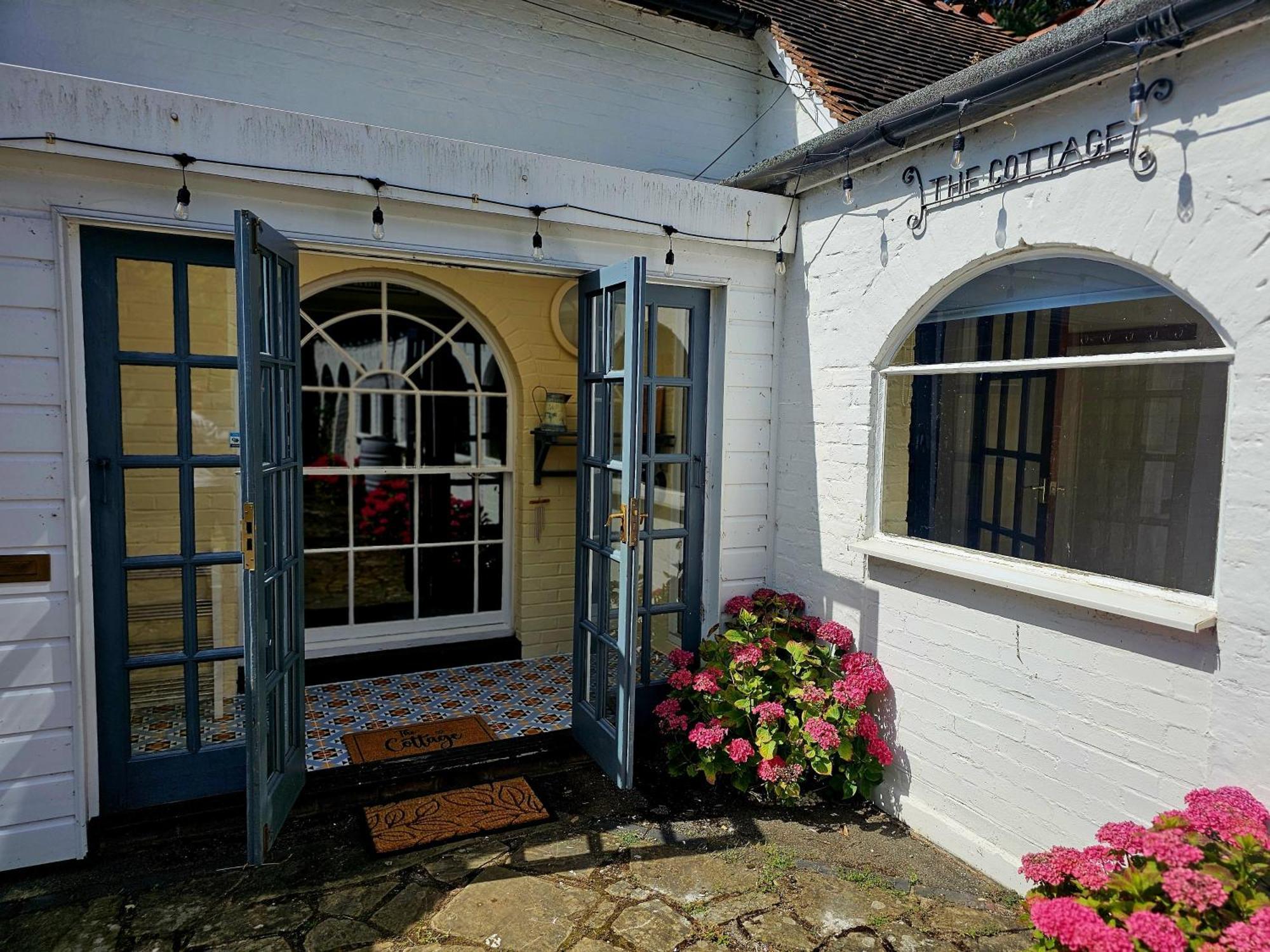 English Farmhouse Cottage Guildford Buitenkant foto