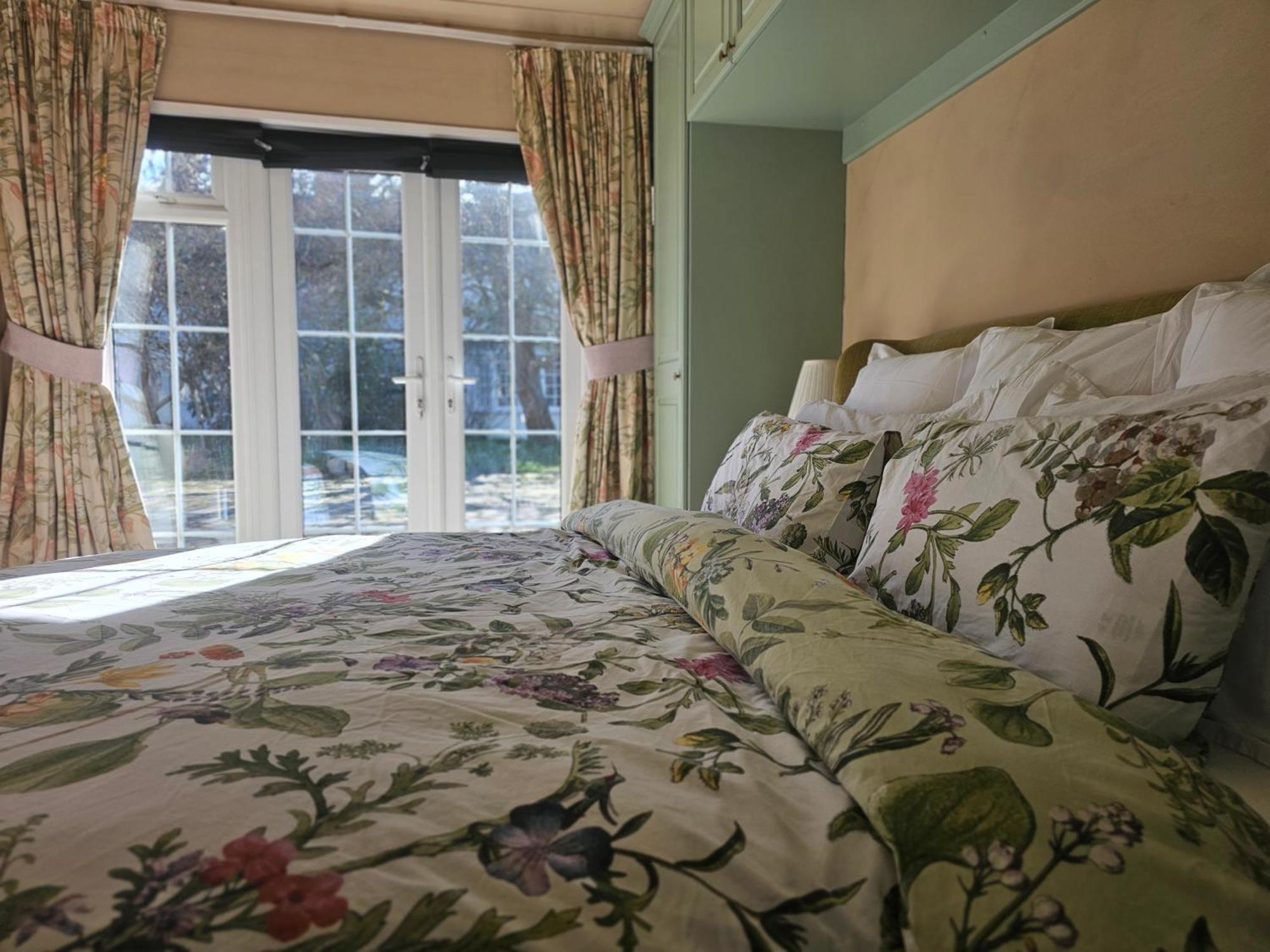 English Farmhouse Cottage Guildford Buitenkant foto